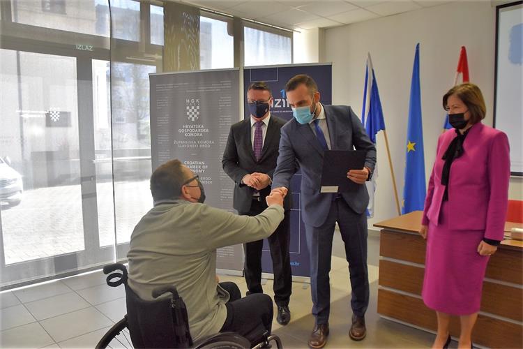 Slika /slike/2022/Foto Dodjele ugovora/920f73c9-1a74-4762-bdb2-0f4eea67e191.jpg